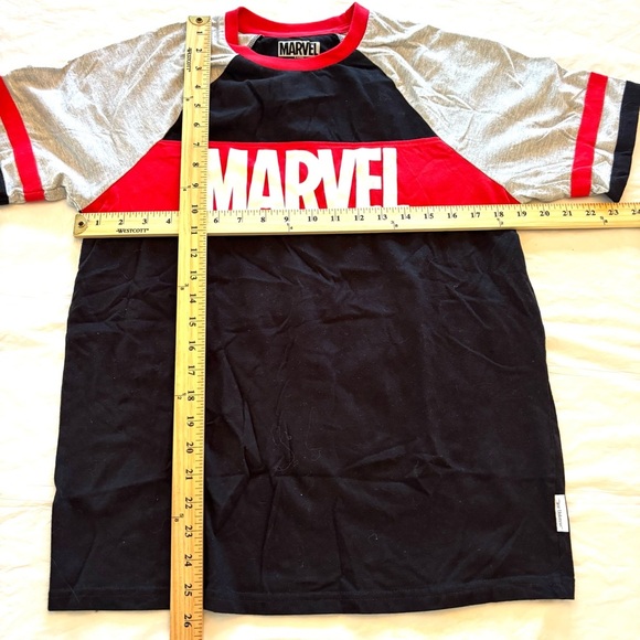 Marvel logo raglan t-shirt black red SZ M. Worn Once - Picture 5 of 6